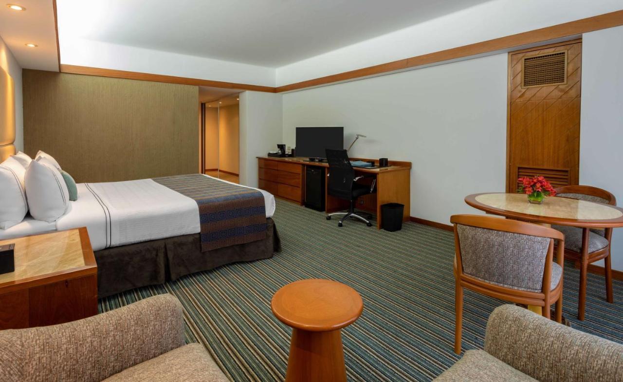 Sonesta Hotel El Olivar Lima Exteriér fotografie A room at the hotel