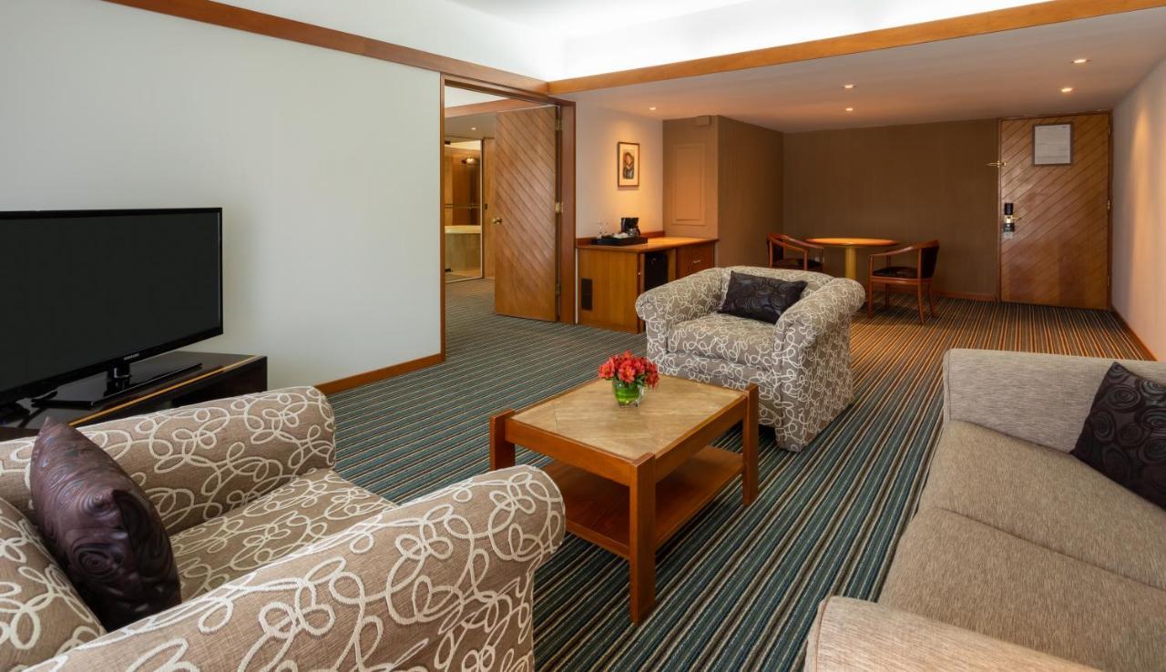 Sonesta Hotel El Olivar Lima Exteriér fotografie A suite at the hotel