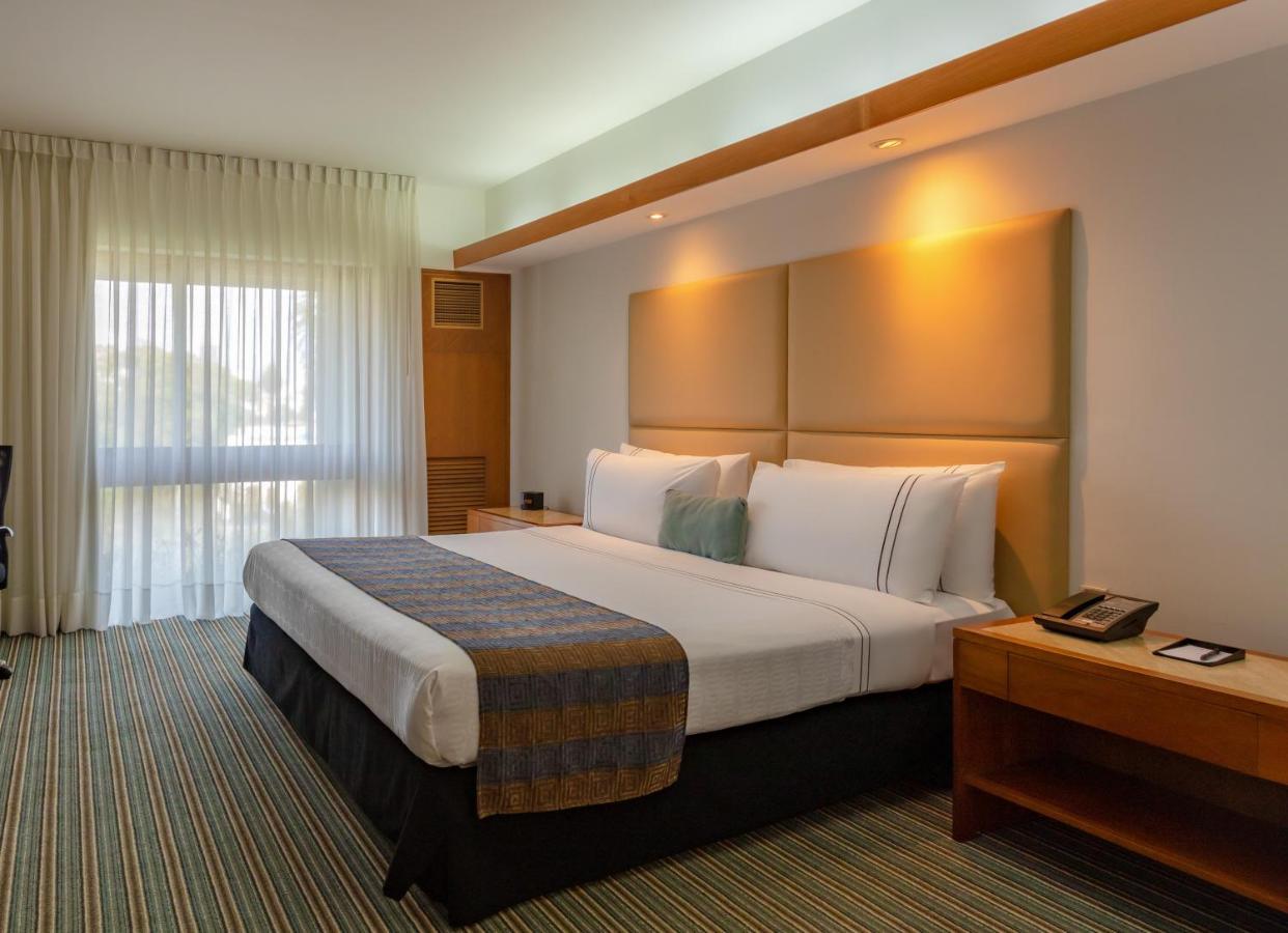 Sonesta Hotel El Olivar Lima Exteriér fotografie A room at the Holiday Inn