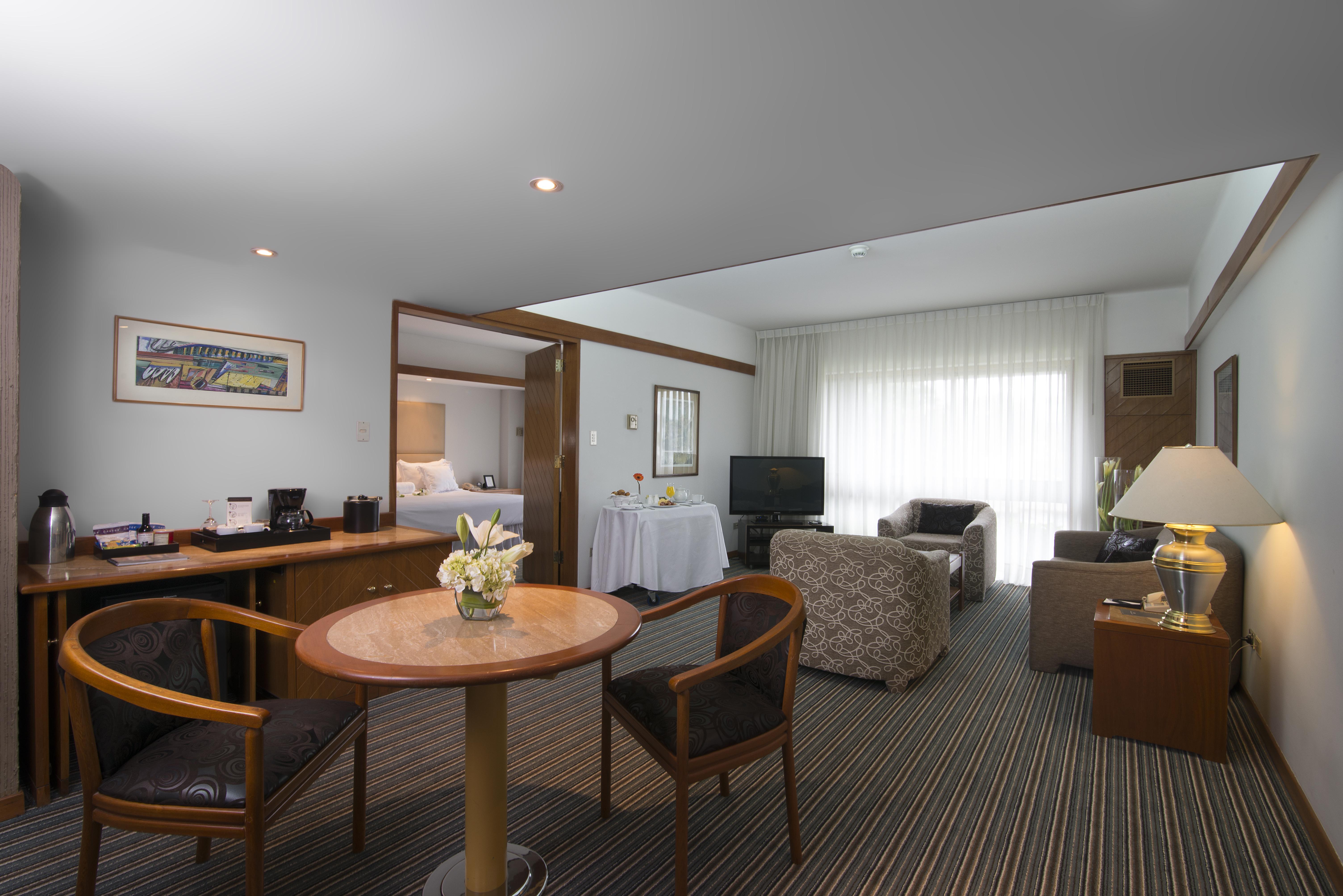 Sonesta Hotel El Olivar Lima Exteriér fotografie A suite at the hotel