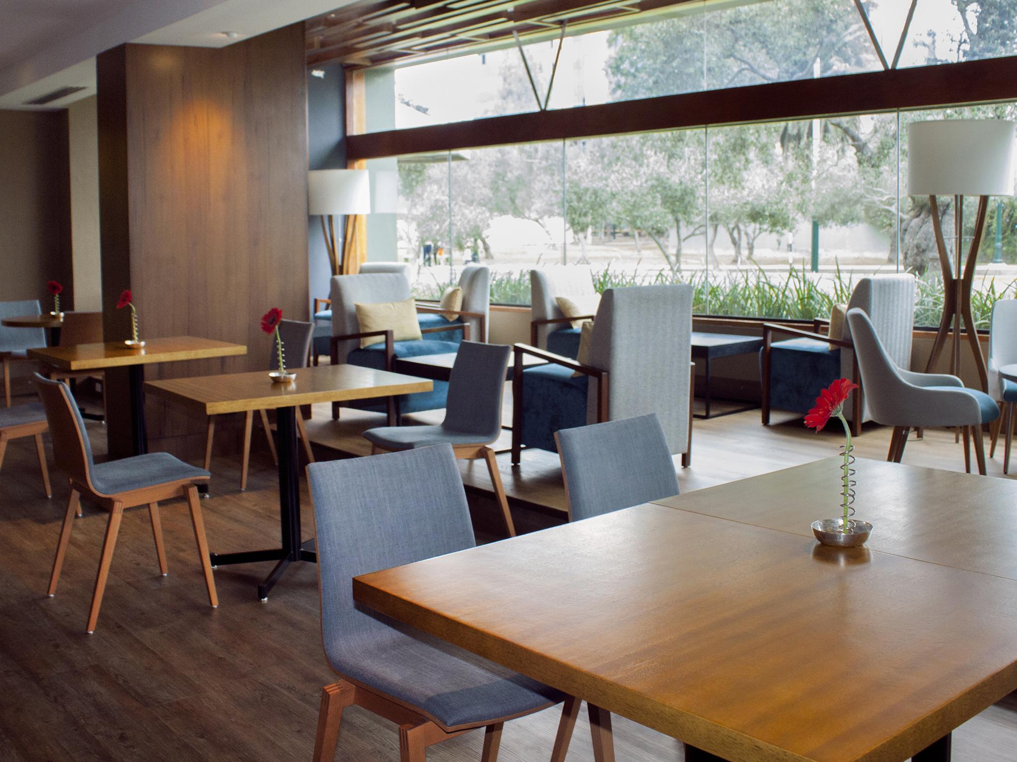 Sonesta Hotel El Olivar Lima Exteriér fotografie The lounge at the airport
