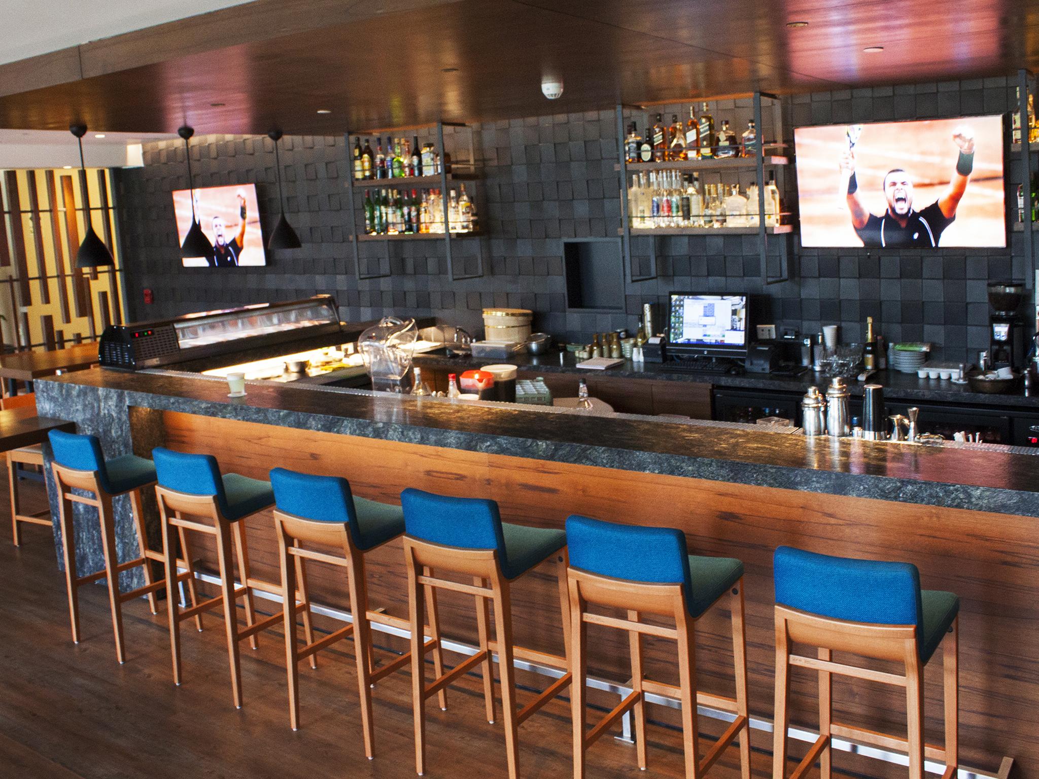 Sonesta Hotel El Olivar Lima Exteriér fotografie The bar at the 2014-opened lounge