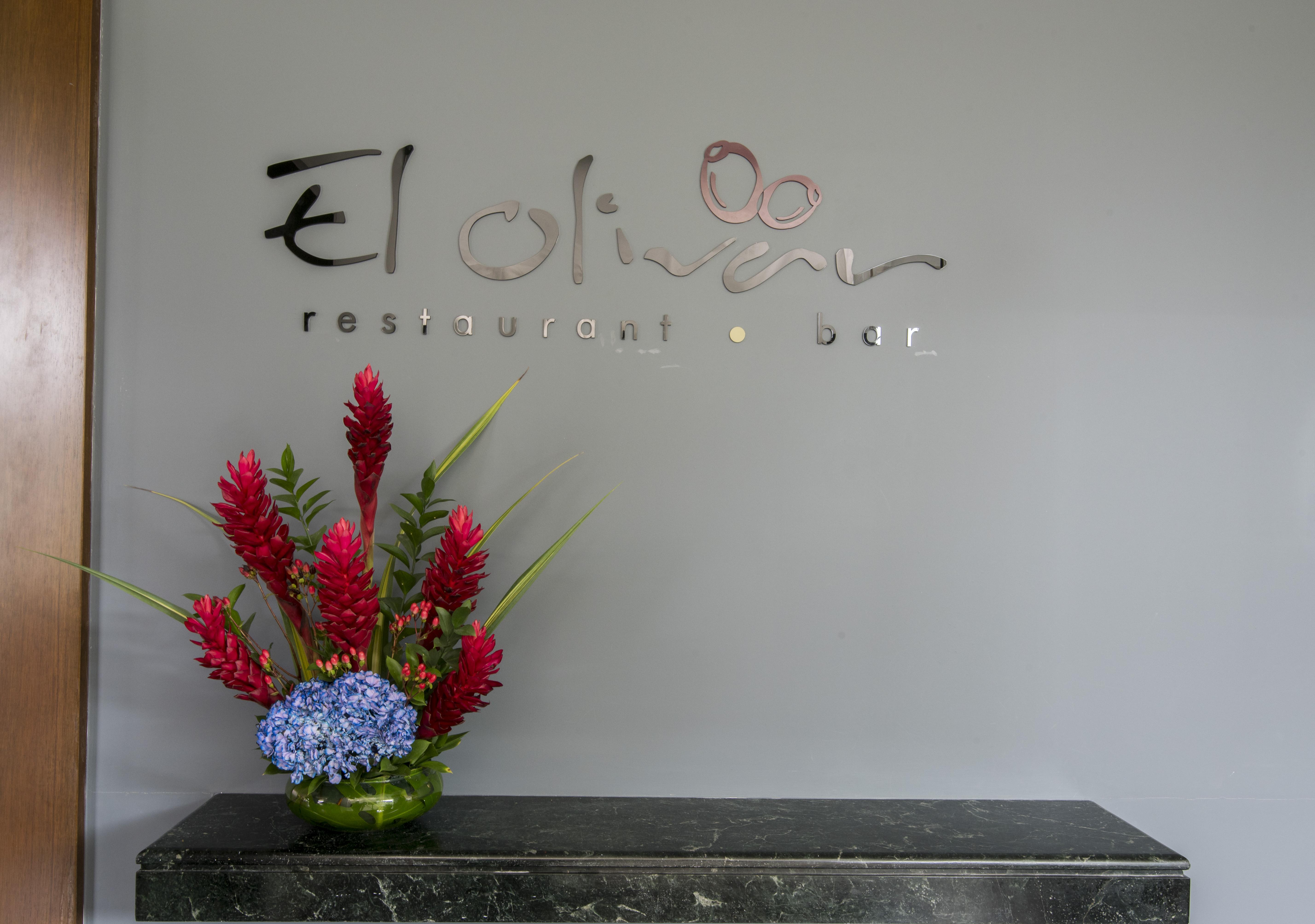 Sonesta Hotel El Olivar Lima Exteriér fotografie Restaurant entrance